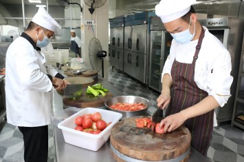 餐饮部：让大家满意，是我们的不懈追求